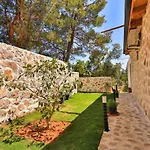 İslamlar 2 Bedroom Secluded With Private Pool Heated Pool Hot Tub فيلة كالكان
