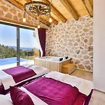 Willa İslamlar 2 Bedroom Secluded With Private Pool Heated Pool Hot Tub Kalkan